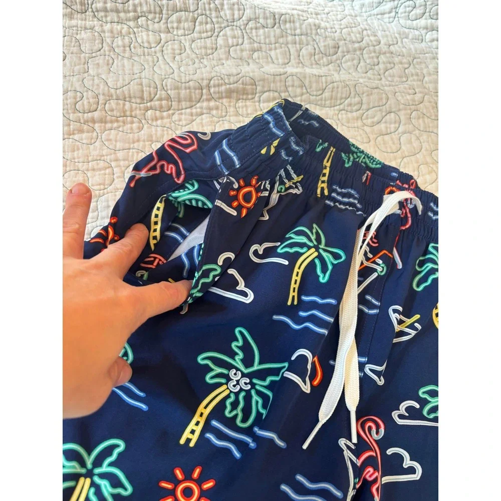 chubbies neon lights